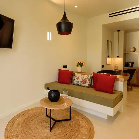 11:11 By Potnia (adults Only)